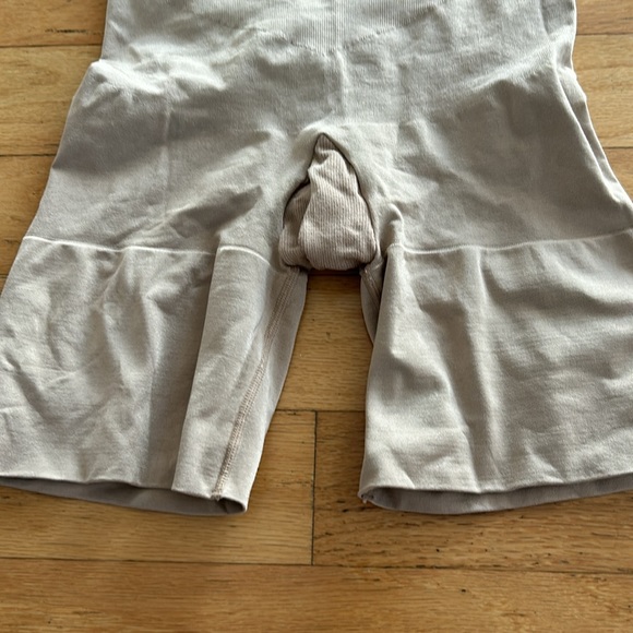 Spanx  Shaper Short High Waisted Beige Size XL - Picture 2 of 4